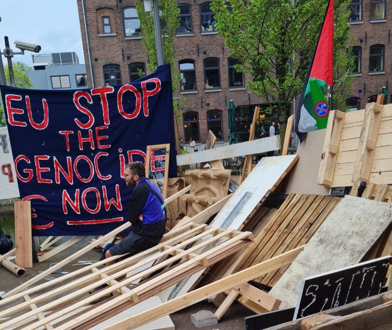 Support Line for parents concerned with children at protests UvA